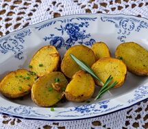 Картофель мини с чесноком и розмарином