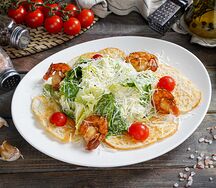 Салат Цезарь с креветками 