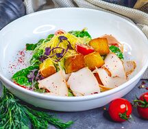 Салат Цезарь с курицей