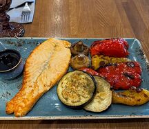 Семга с овощами