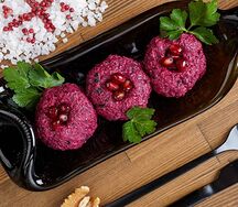 Пхали из свеклы и капусты