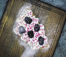 Вафля Ежевика со сливками