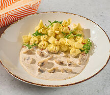 Равиоли с курицей в сливочно-трюфельном соусе