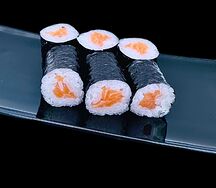 Маки с лососем