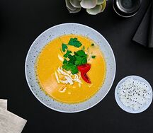 Том ям с кальмаром и креветками