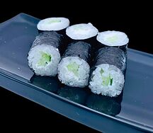 Маки с огурцом и сыром