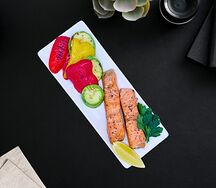 Стейк из лосося с овощами