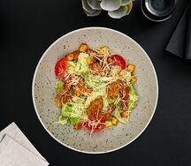 Салат Цезарь с креветками