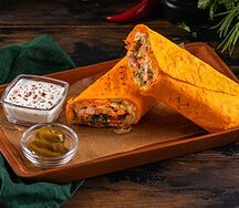 Шаурма с курицей в сырном лаваше