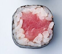 Ролл с тунцом