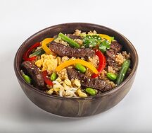 Рис с телятиной, яйцом и бобами