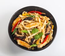 Удон с курицей и грибами шиитаке в соусе терияки