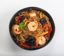 Фунчоза с креветками, грибами муэр в устричном соусе