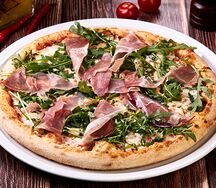 Пицца с пармской ветчиной