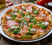 Пицца с лососем