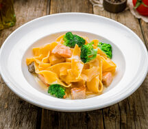 Паста с лососем и брокколи