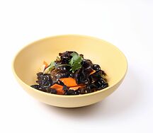 Салат кисло-острый с древесными грибами