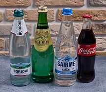 Вода минеральная с газом в ассортименте