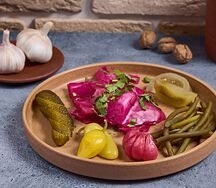 Букет маринованных овощей