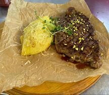 Стейк стриплойн с картофельным пюре