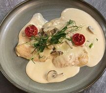 Куриное филе под грибным соусом