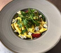 Пенне с беконом с сыром горгондзола