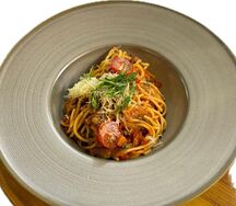 Спагетти c кусочками говядины и острым перцем