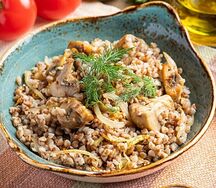 Гречка с луком и шампиньонами