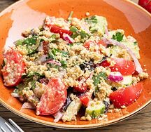 Овощной салат по-грузински с орехами и винным уксусом