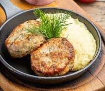 Котлеты говяжьи с гарниром на выбор