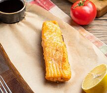 Лосось на вертеле с соусом наршараб