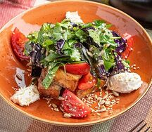 Салат с хрустящим баклажаном