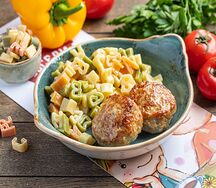 Детские куриные котлеты с гарниром на выбор