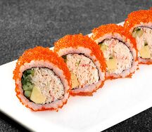 Ролл Калифорния с камчатским крабом