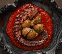 Осьминог, картофель, перец