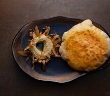 Хумус из артишоков со стружкой тунца