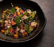 Салат с крабом и с персиком кимчи