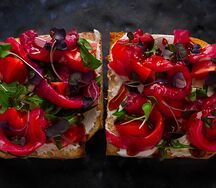 Брускетта с лососем