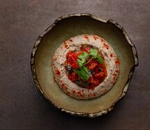 Хумус из баклажана с томатной сальсой