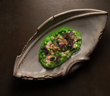 Хумус из зеленого горошка с лангустинами