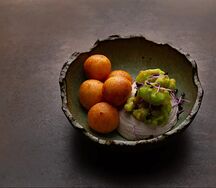 Паштет из балтийских шпрот с пончиками и креветкой темпура