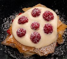 Мильфей с ягодами и ванилью