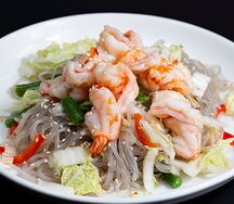 Бататовая лапша с креветками в устричном соусе