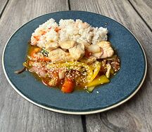 Курица в кисло-сладком соусе с арахисом