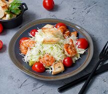 Салат Цезарь с креветками