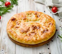 Хачапури круглый с сыром и зеленью