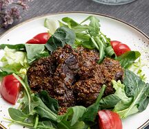 Теплый салат с куриной печенью