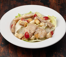 Салат Цезарь с курицей
