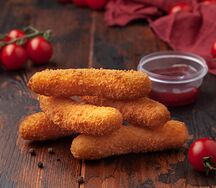 Сырные палочки с брусничным соусом