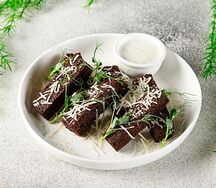 Гренки с чесночным соусом